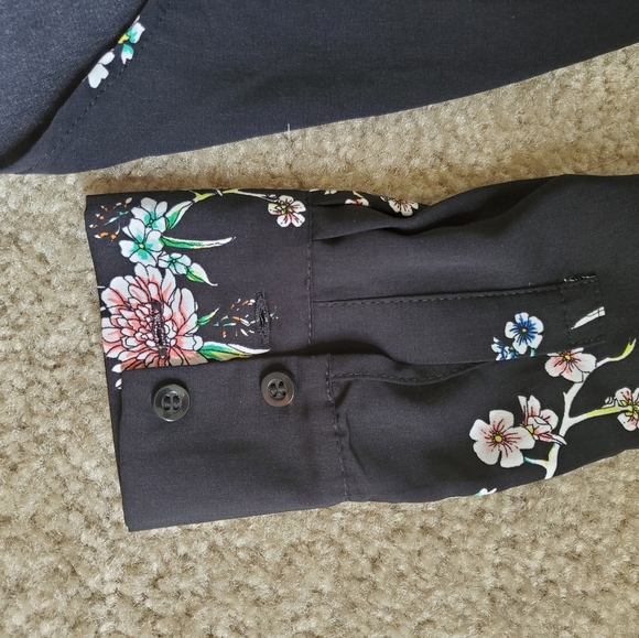 H&M Silky Long-Sleeve Button-Down Floral Blouse, 2 - Picture 7 of 9
